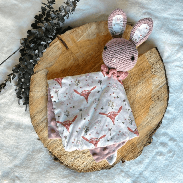 Doudou lapin rose motif biche